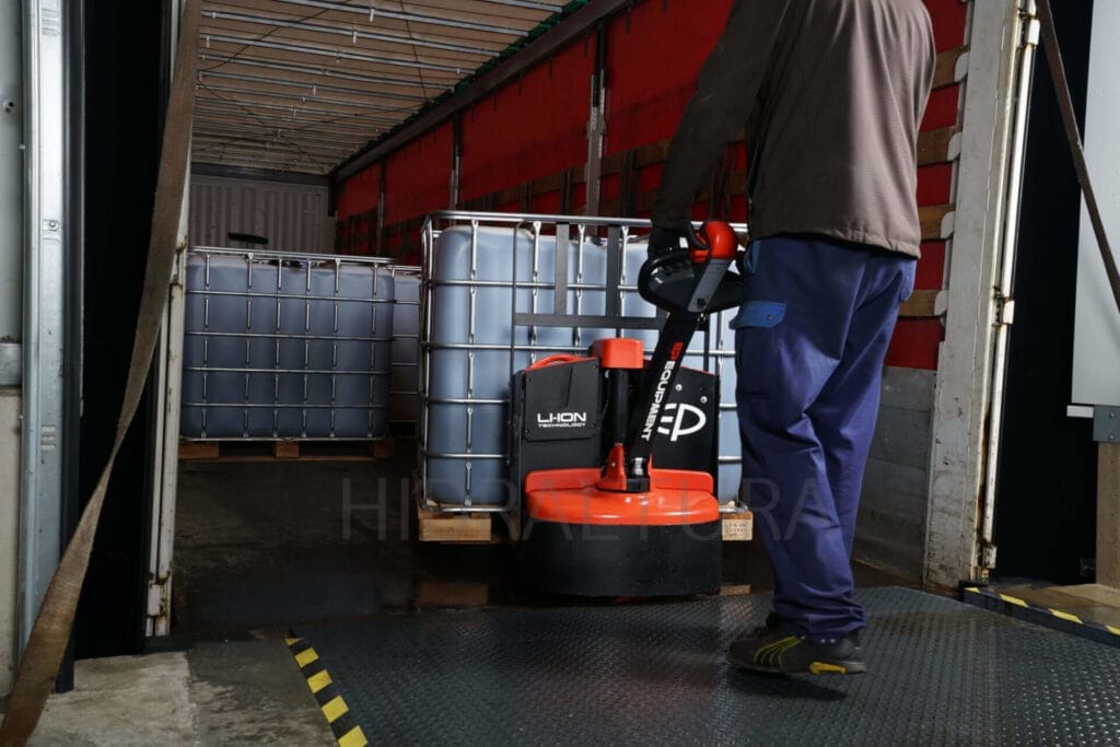 Máquina automatizada mejorando la producción industrial